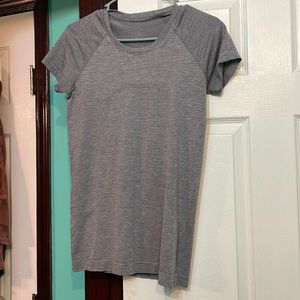 Lululemon swiftly tech gray and black shirt size 8